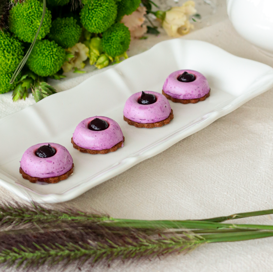 Le plateau de 20 tartelettes myrtille, praliné noisette et sarrasin