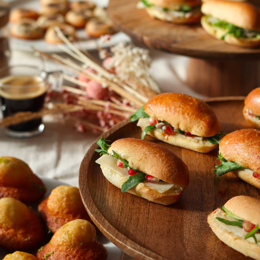 Mini viennois houmous, grenade, roquette